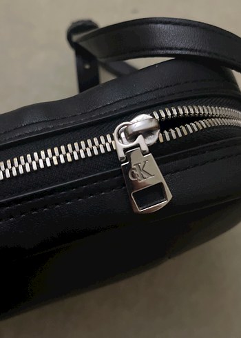 Calvin Klein Kadın Siyah Deri Çapraz Çanta - Görsel 7