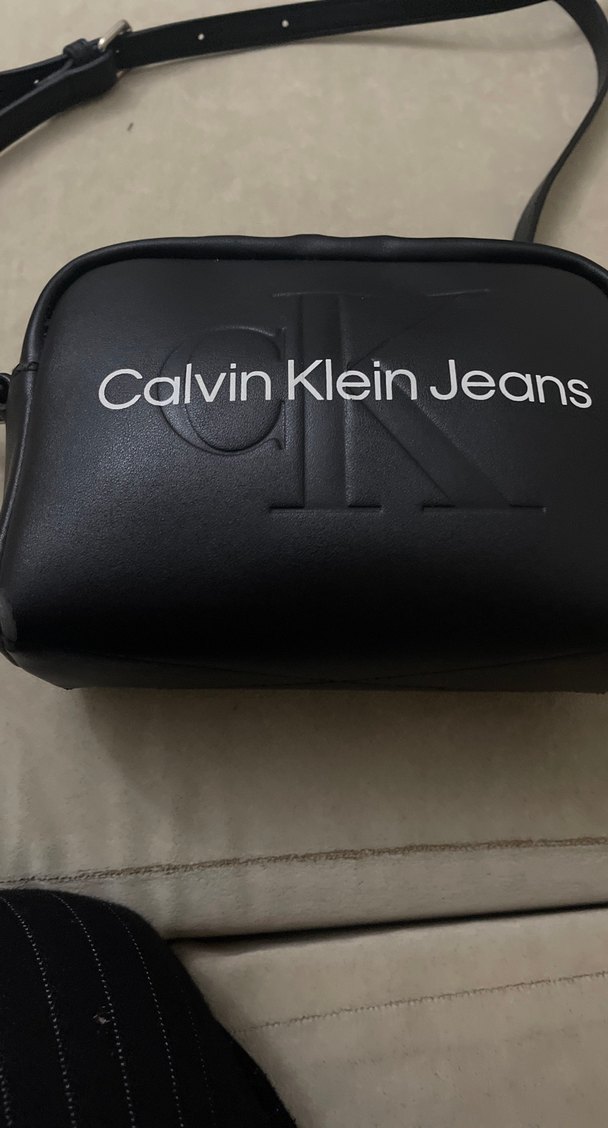 Calvin Klein Kadın Siyah Deri Çapraz Çanta - Görsel 2