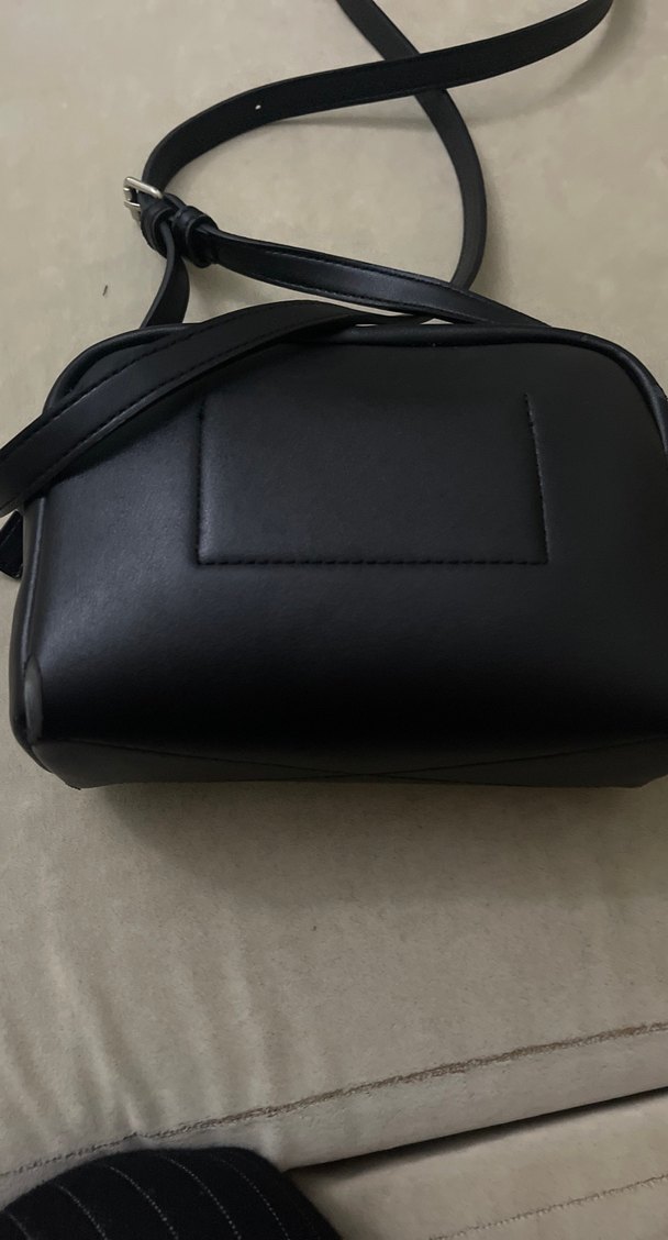 Calvin Klein Kadın Siyah Deri Çapraz Çanta - Görsel 4