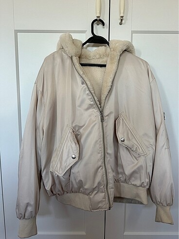 Zara Mont