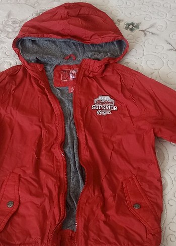 LC Waikiki Kırmızı Kapüşonlu Erkek Çocuk Mont