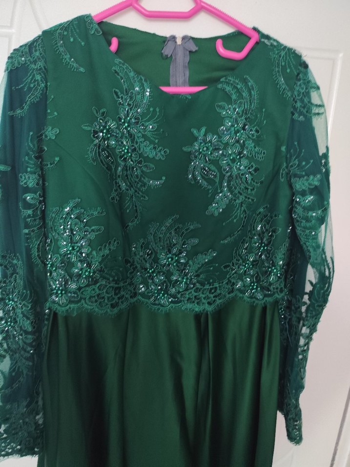 Uzun Kollu İşlemeli Yeşil Abiye Elbise - Görsel 4