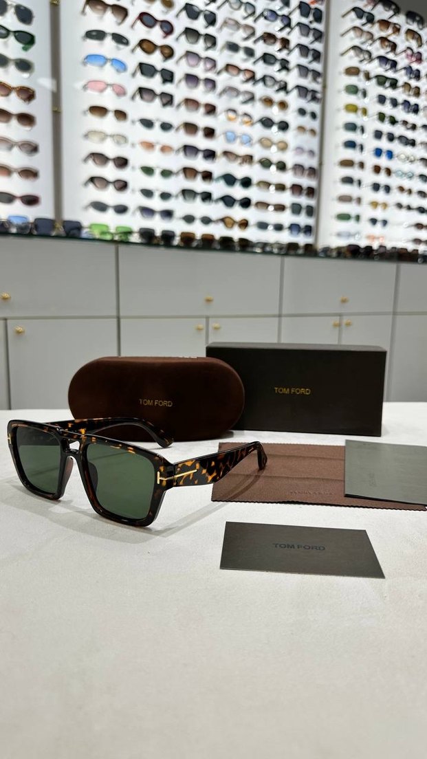 Tom Ford Koyu Kahverengi Tokalı Kadın Güneş Gözlüğü - Görsel 2