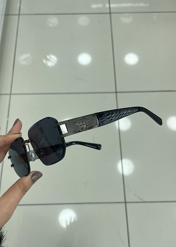 Minimalist Şeffaf Gri Kadın Güneş Gözlüğü - Görsel 2