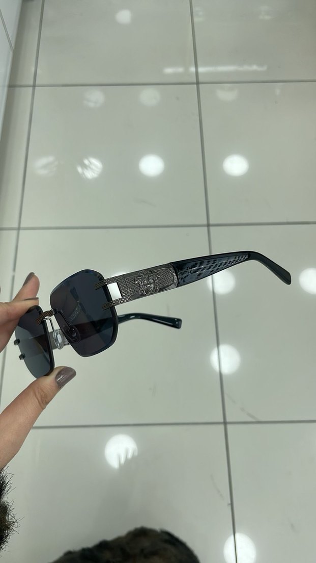 Minimalist Şeffaf Gri Kadın Güneş Gözlüğü - Görsel 2