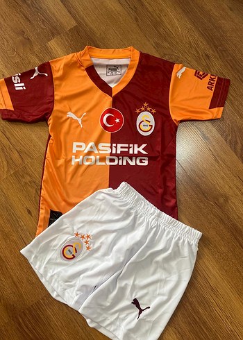 Galatasaray Erkek çocuk Kısa Kollu Forma ve Şort Takımı
