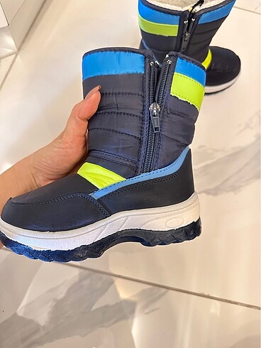 LC Waikiki Erkek çocuk kar botu