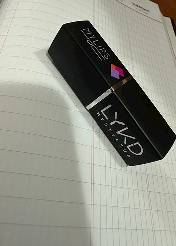  Beden Lykd mat kremsi ruj 370 warm berry