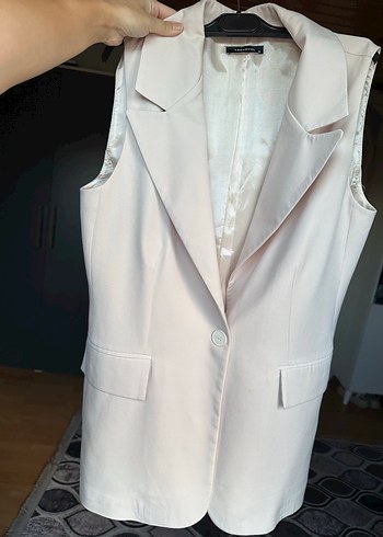 Düğmeli Beyaz Kolsuz Kadın Blazer