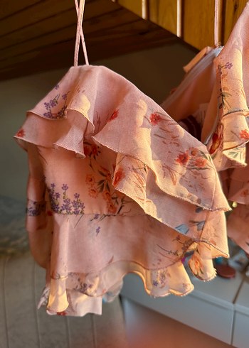 Zara Pembe Çiçekli Fırfırlı Büstiyer