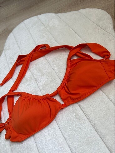 Bikini üstü