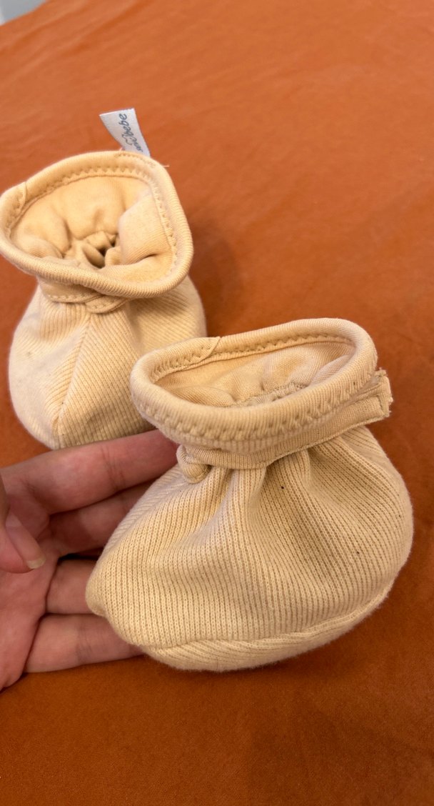 Yenidoğan bebek için kiraz çekirdekli patik - Görsel 2