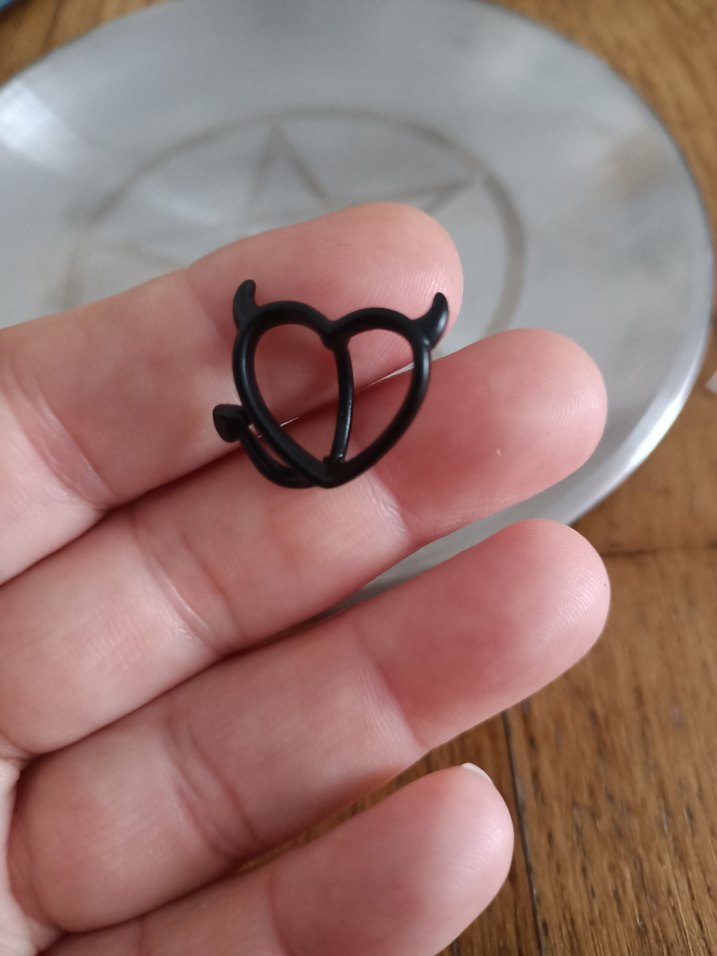 şeytan kalp göbek piercing - Görsel 4