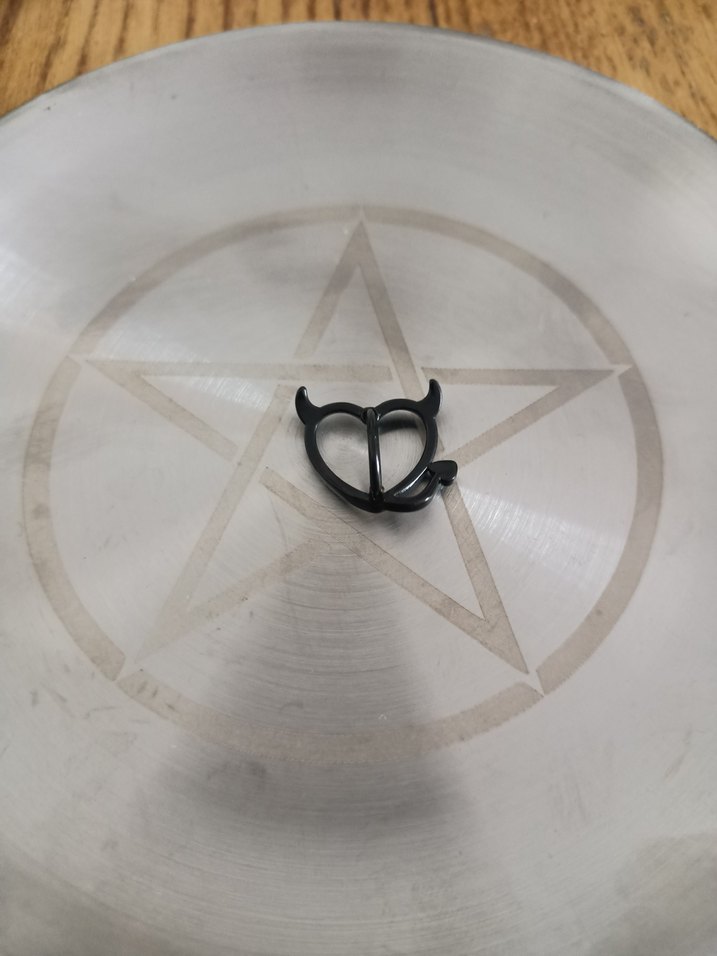 şeytan kalp göbek piercing - Görsel 5