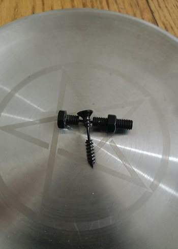 Siyah Gotik Somun vida küpe - Görsel 3