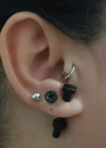 Siyah Gotik Somun vida küpe - Görsel 4