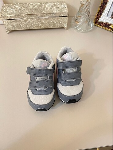 21 Beden gri Renk Orijinal Nike bebek ayakkabısı