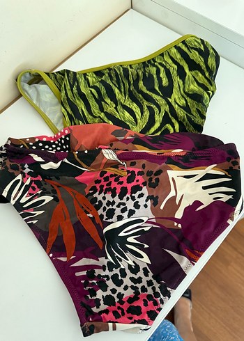 38 Beden Renkli Desenli Bikini Altları