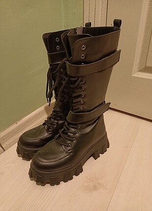 Bağcıklı çıtçıtlı uzun bot 