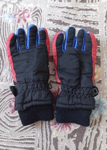 Çocuk Siyah Renkli Nakışlı Kar Eldiveni - Görsel 2