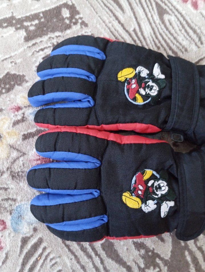 Çocuk Siyah Renkli Nakışlı Kar Eldiveni - Görsel 5