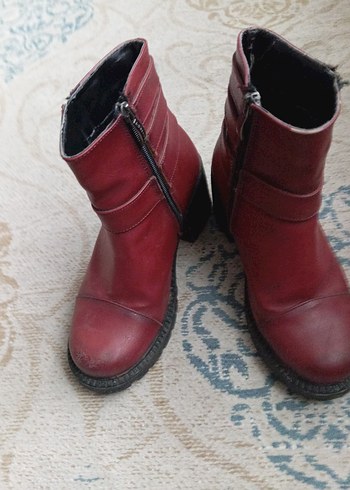 Kırmızı Deri Tokalı Kadın Bot - Görsel 2