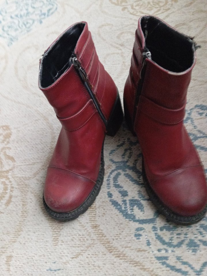 Kırmızı Deri Tokalı Kadın Bot - Görsel 2