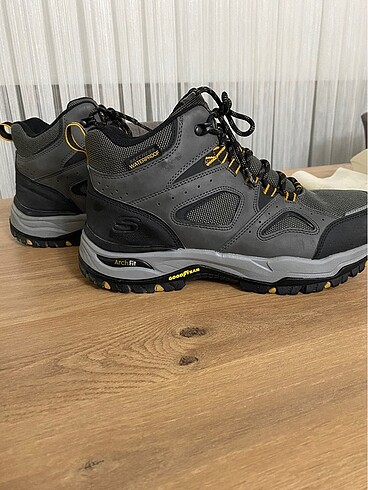 Skecher Arch Fit Dawson-Gri Bot