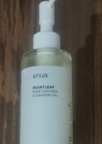 Anua Heartleaf oil cleanser