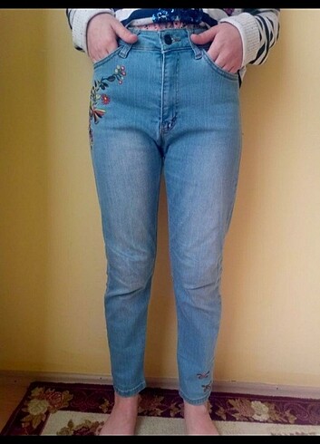 Zara Nakışlı kot pantalon
