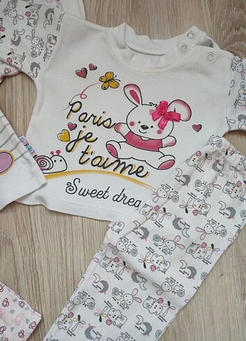 Diğer 2 adet pijama takımı