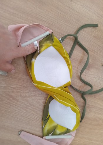 Sarı Pilili Bağlamalı Bikini Üstü - Görsel 2