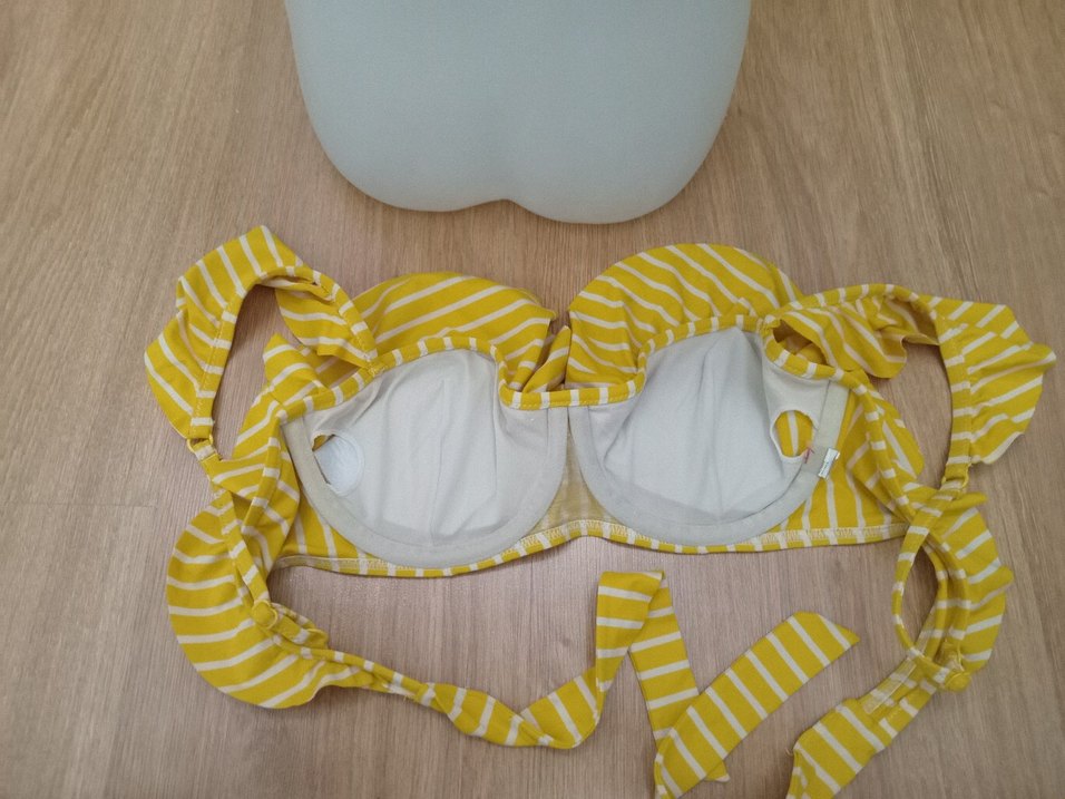 Sarı Çizgili Fırfırlı Mini Bikini ust - Görsel 3
