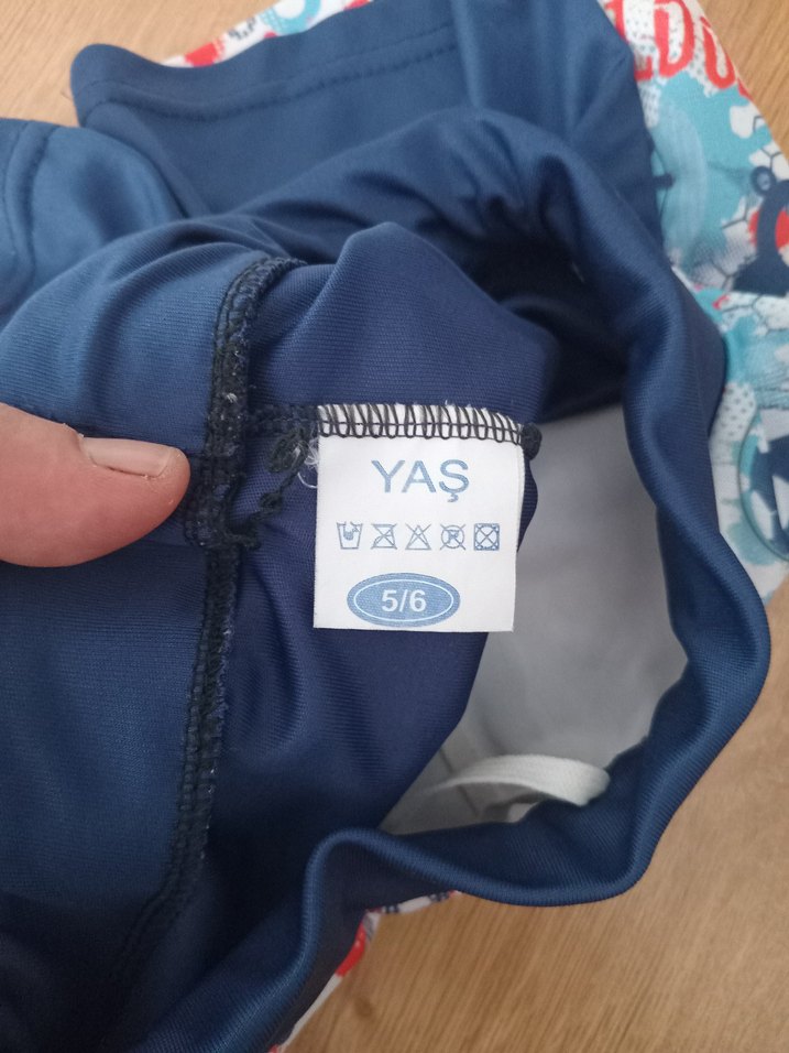 Renkli Baskılı Erkek Çocuk Mayo Şortu - Görsel 3