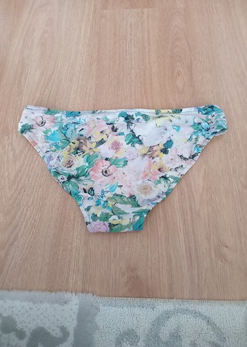 Çiçek Desenli Pastel Renk Bikini Altı - Görsel 2