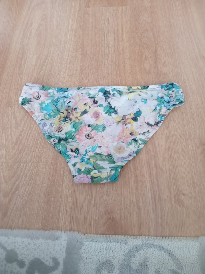 Çiçek Desenli Pastel Renk Bikini Altı - Görsel 2