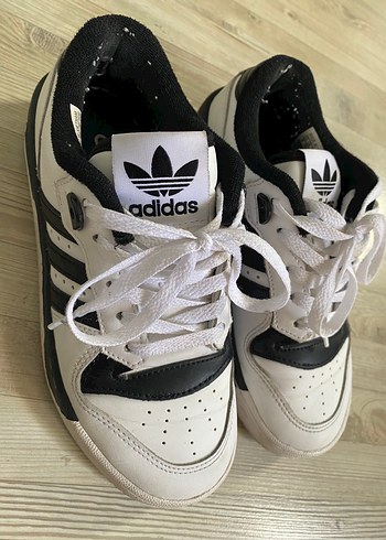 36 Beden Adidas Beyaz Siyah Bağcıklı Kadın Spor Ayakkabı