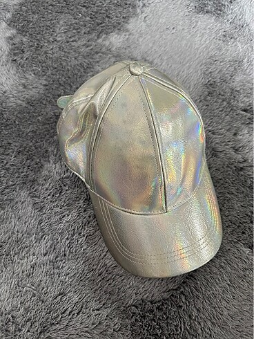 H&M Hologram Şapka