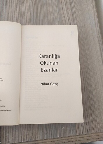 Beden Renk Nihat Genç - Karanlığa Okunan Ezanlar