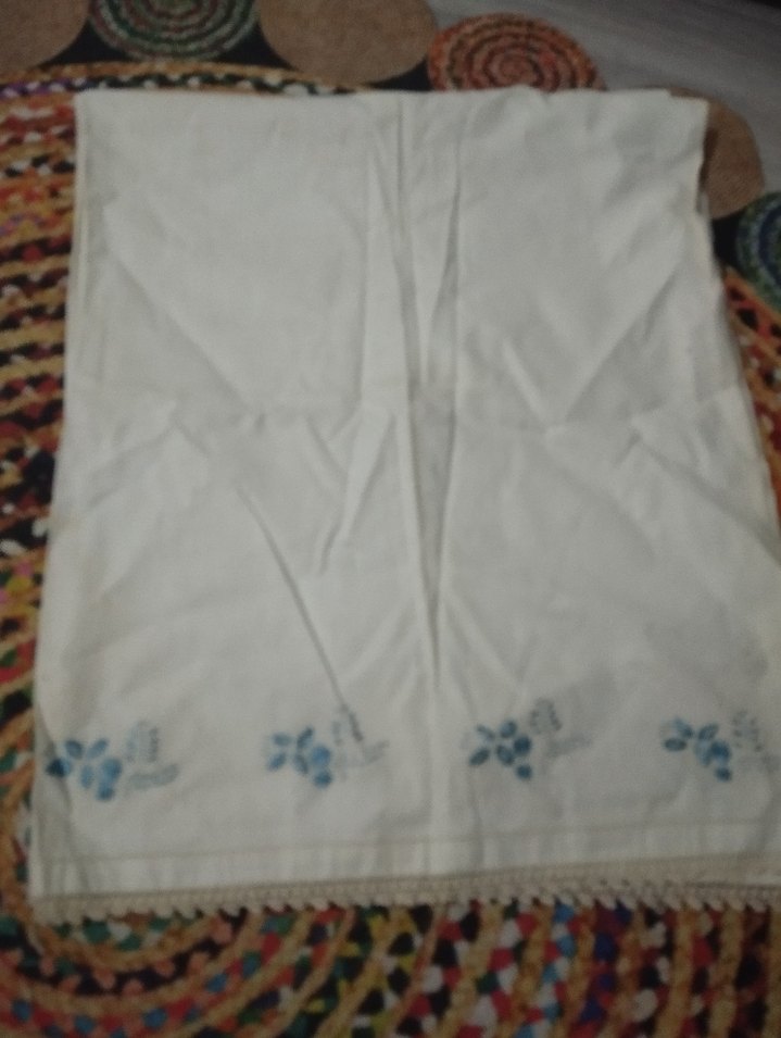 Nakışlı Beyaz Yastık Kılıfı - Görsel 2