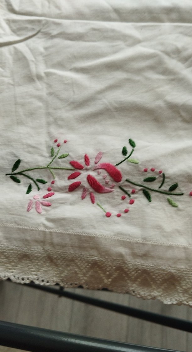 Nakışlı Beyaz  Örtüsü - Görsel 3