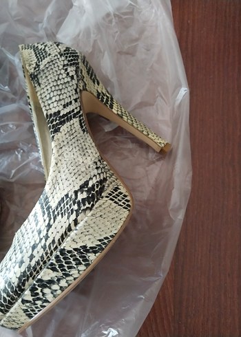 Yılan derisi kadın steletto - Görsel 3