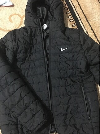 Nike mont