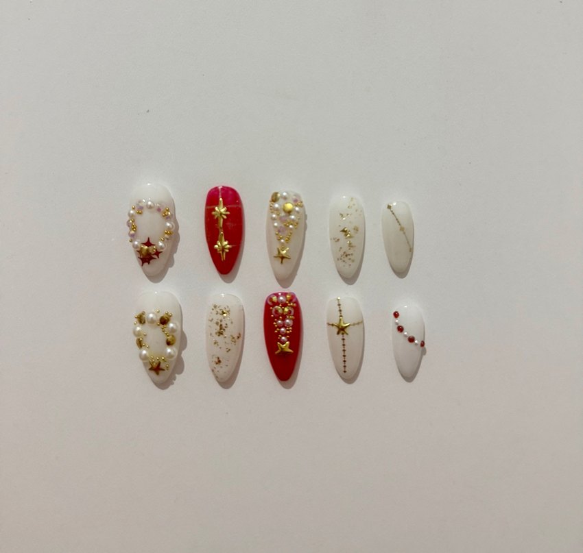 Yeni yıl Beyaz ve Renkli Yıldızlı Tırnak Süslemeleri - Görsel 3