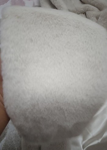 Beyaz Kapüşonlu Kısa Kadın Peluş Mont - Görsel 4