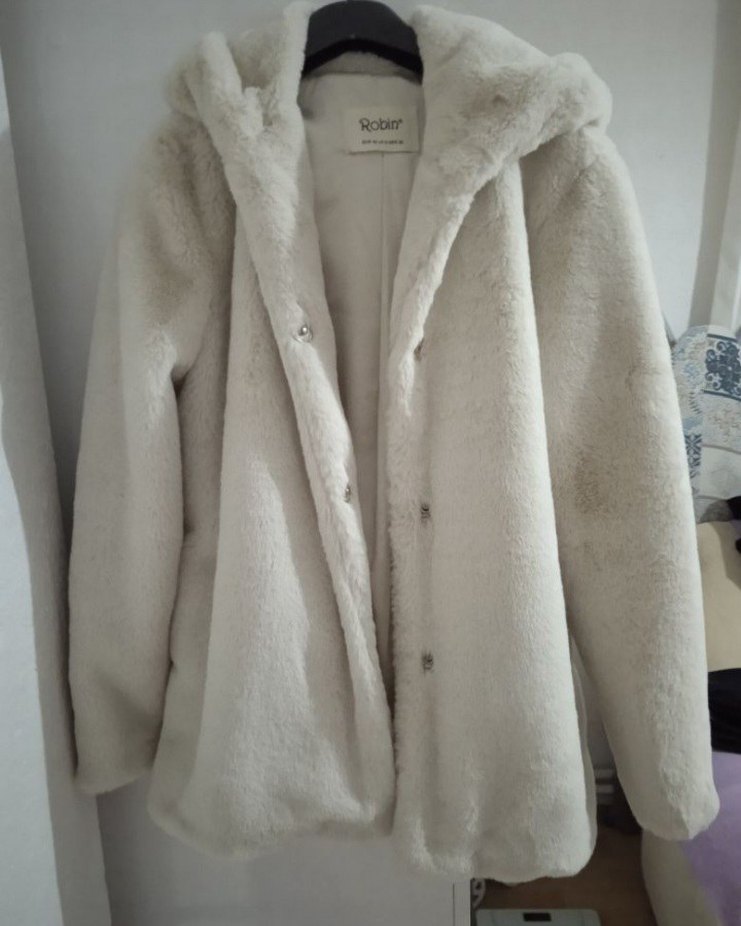 Beyaz Kapüşonlu Kısa Kadın Peluş Mont - Görsel 2