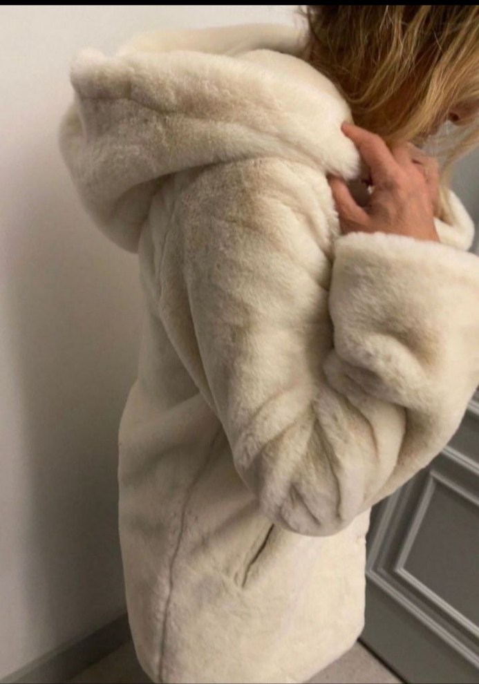 Beyaz Kapüşonlu Kürklü Kadın Kışlık Mont - Görsel 3