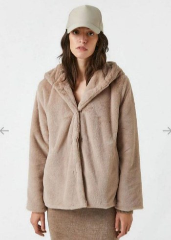Bej Kapüşonlu Kadın Kışlık Peluş Ceket - Görsel 2