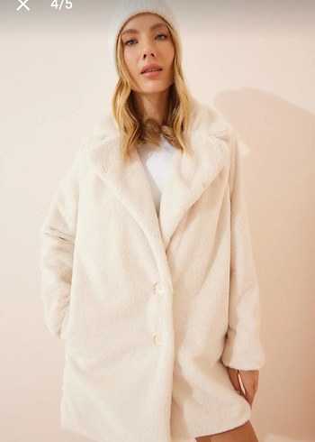 Bej Kısa Kürklü Kadın Kaban - Görsel 3