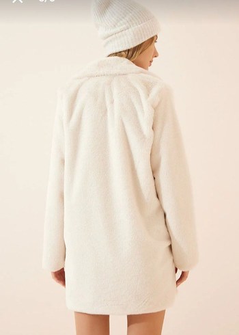 Bej Kısa Kürklü Kadın Kaban - Görsel 4